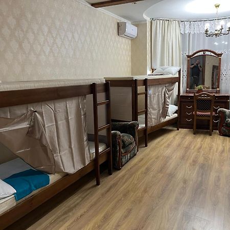 Ararat-Osokorki Hostel เคียฟ ภายนอก รูปภาพ