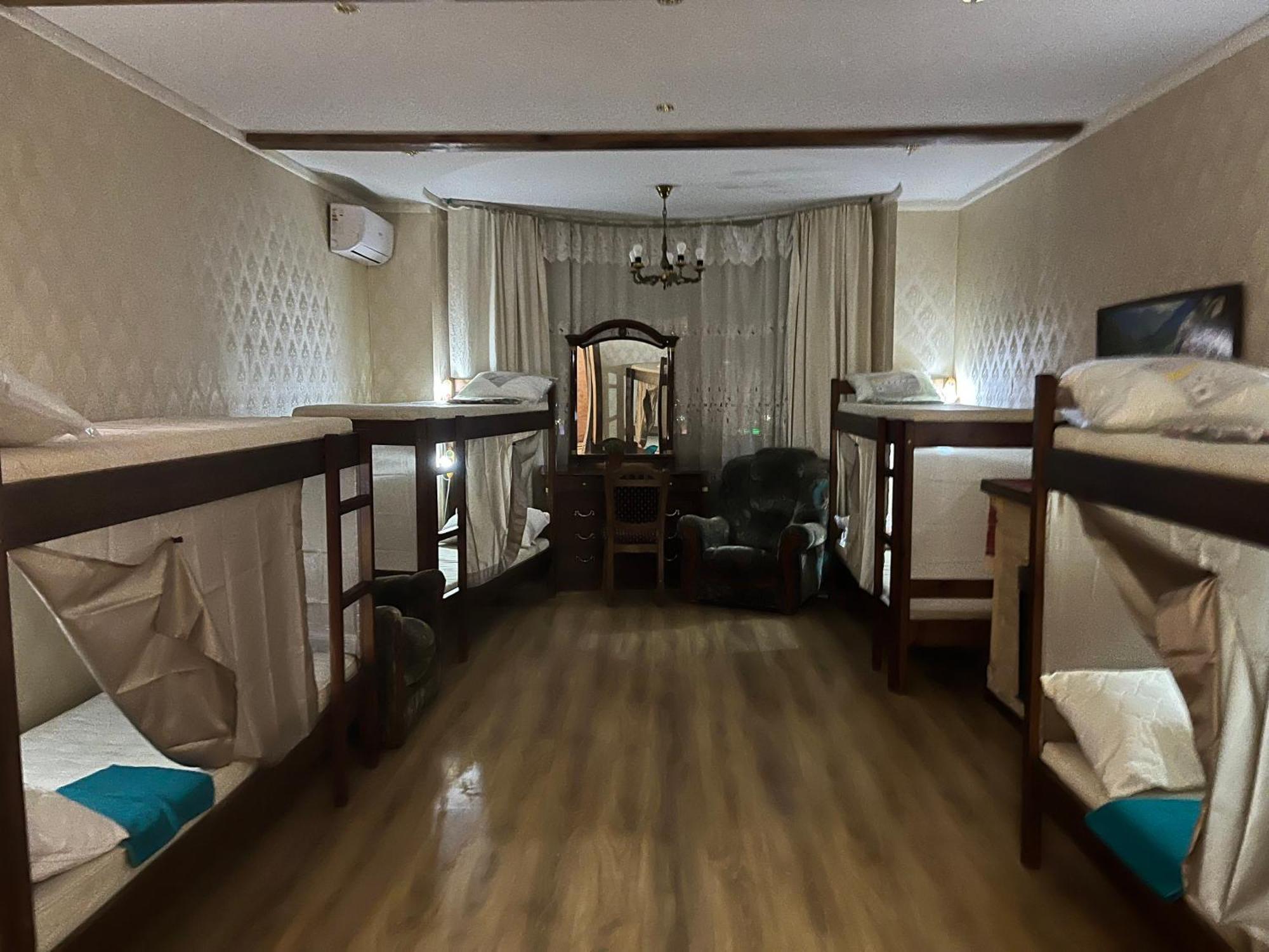 Ararat-Osokorki Hostel เคียฟ ภายนอก รูปภาพ